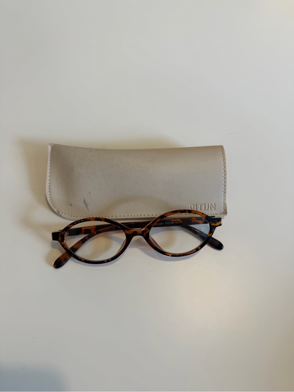 Tortoiseshell Oval Reading Glasses with Light Tan Case